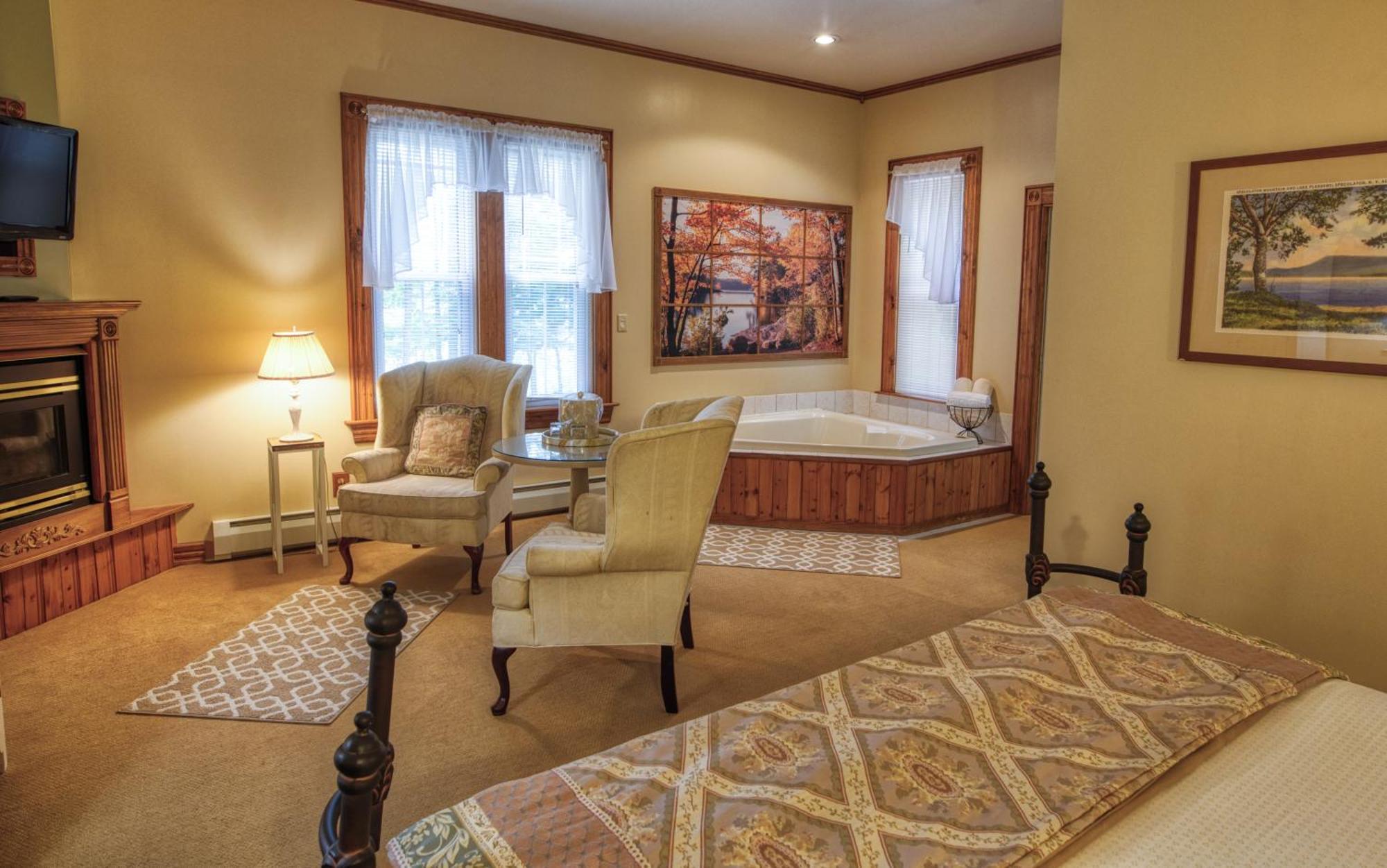 Rockwell Falls Inn And Wine Bar Lake Luzerne Extérieur photo