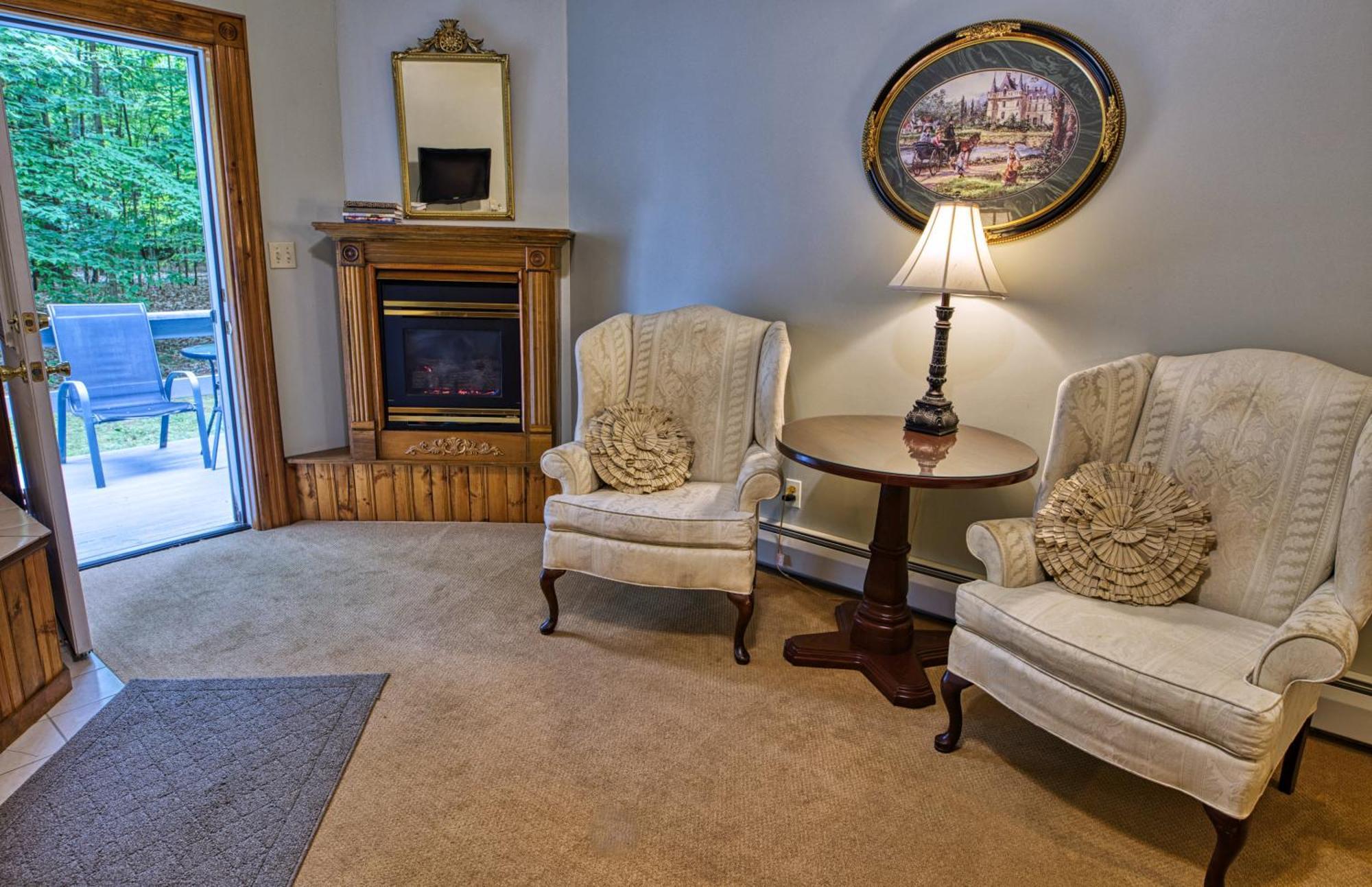 Rockwell Falls Inn And Wine Bar Lake Luzerne Extérieur photo