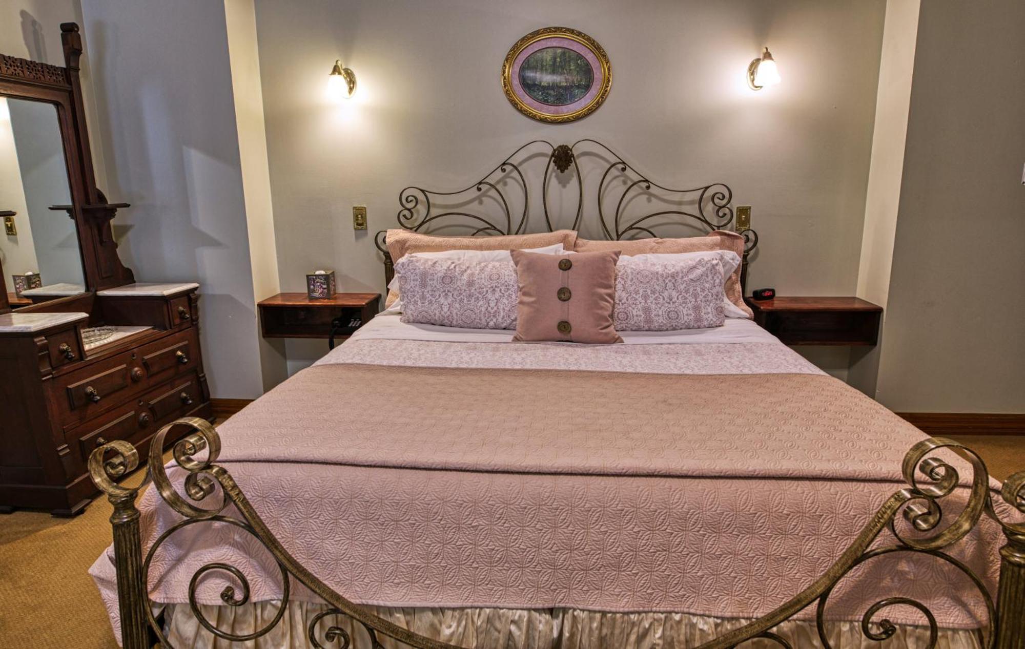 Rockwell Falls Inn And Wine Bar Lake Luzerne Chambre photo