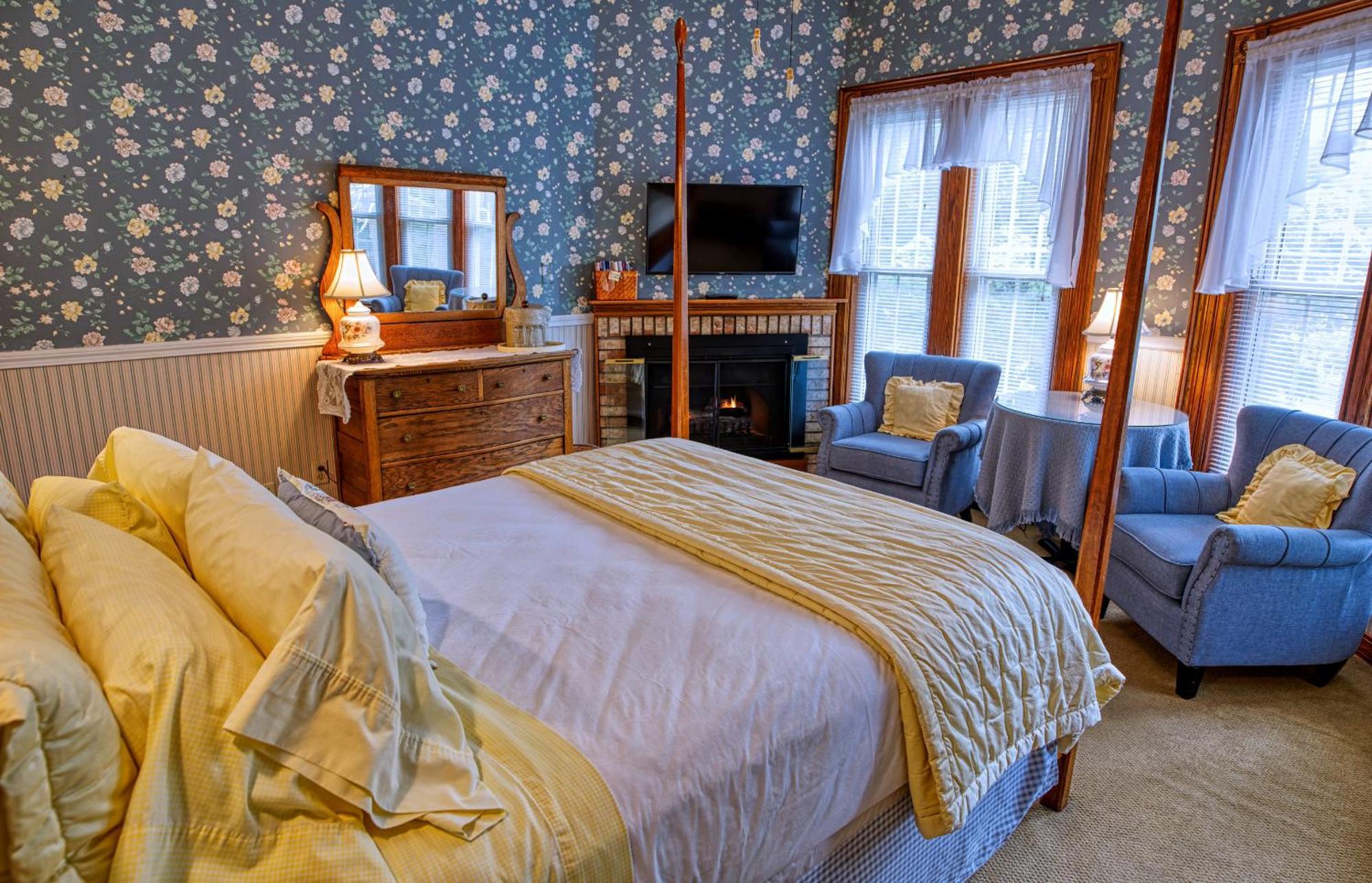 Rockwell Falls Inn And Wine Bar Lake Luzerne Chambre photo