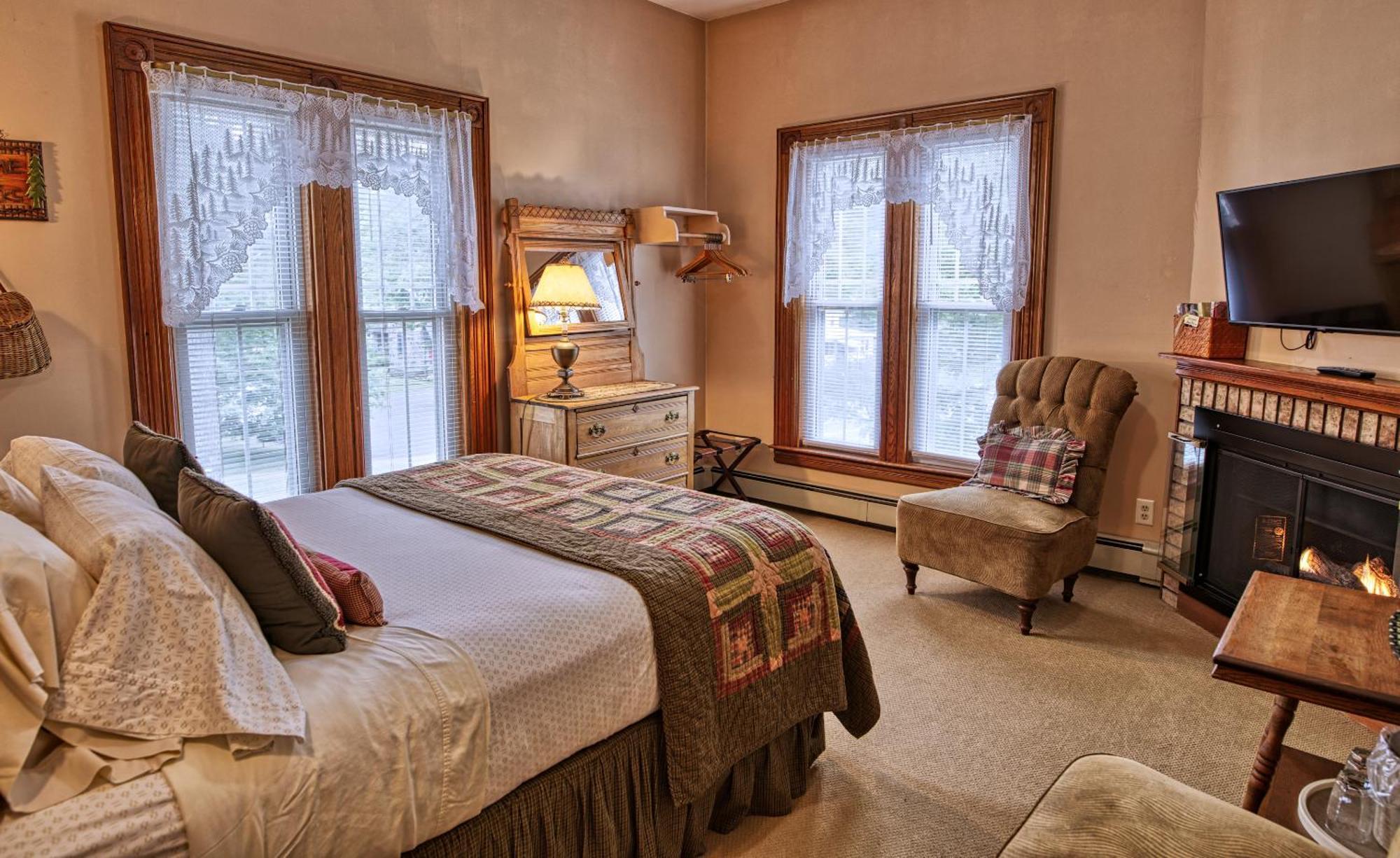 Rockwell Falls Inn And Wine Bar Lake Luzerne Chambre photo