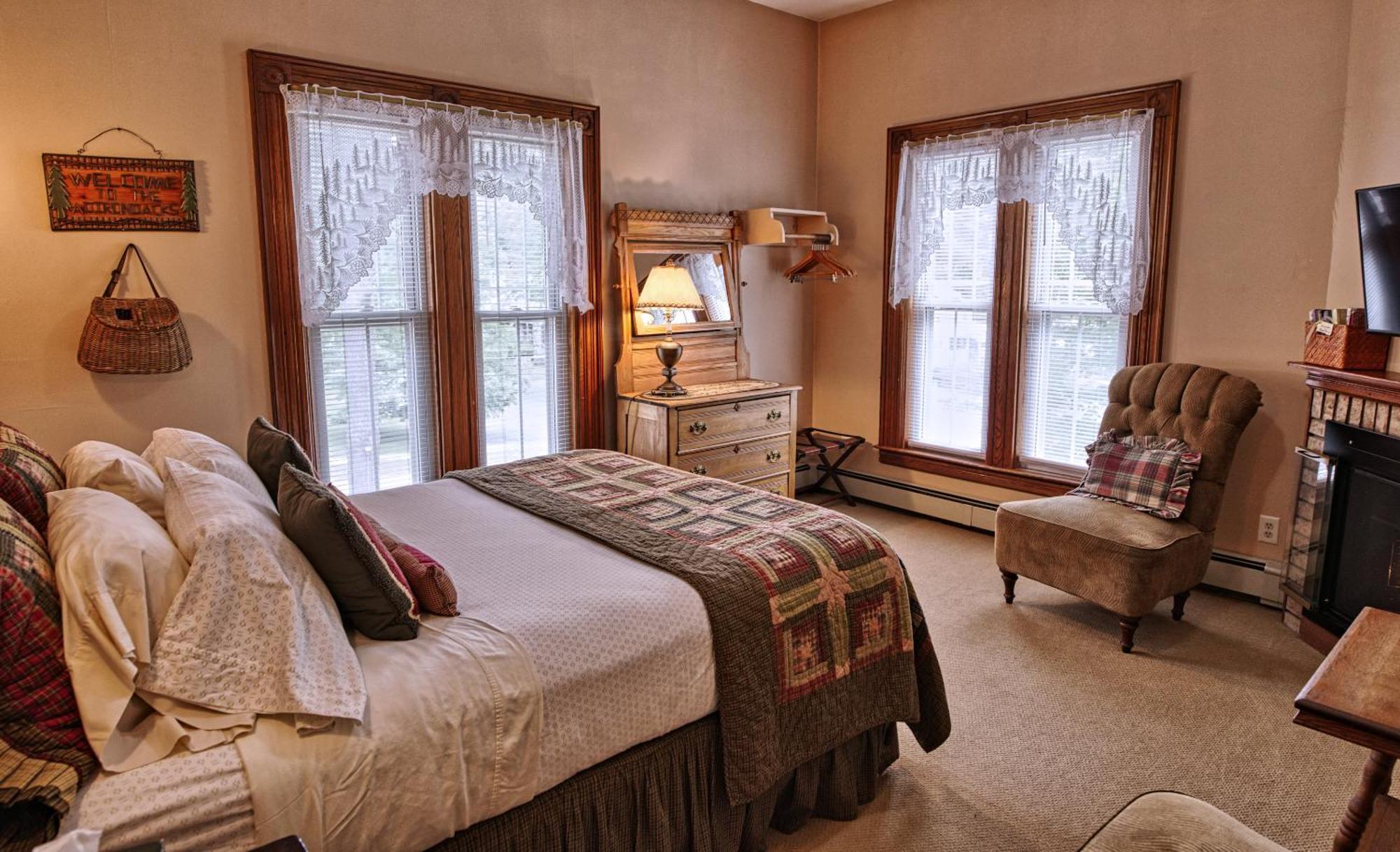 Rockwell Falls Inn And Wine Bar Lake Luzerne Chambre photo