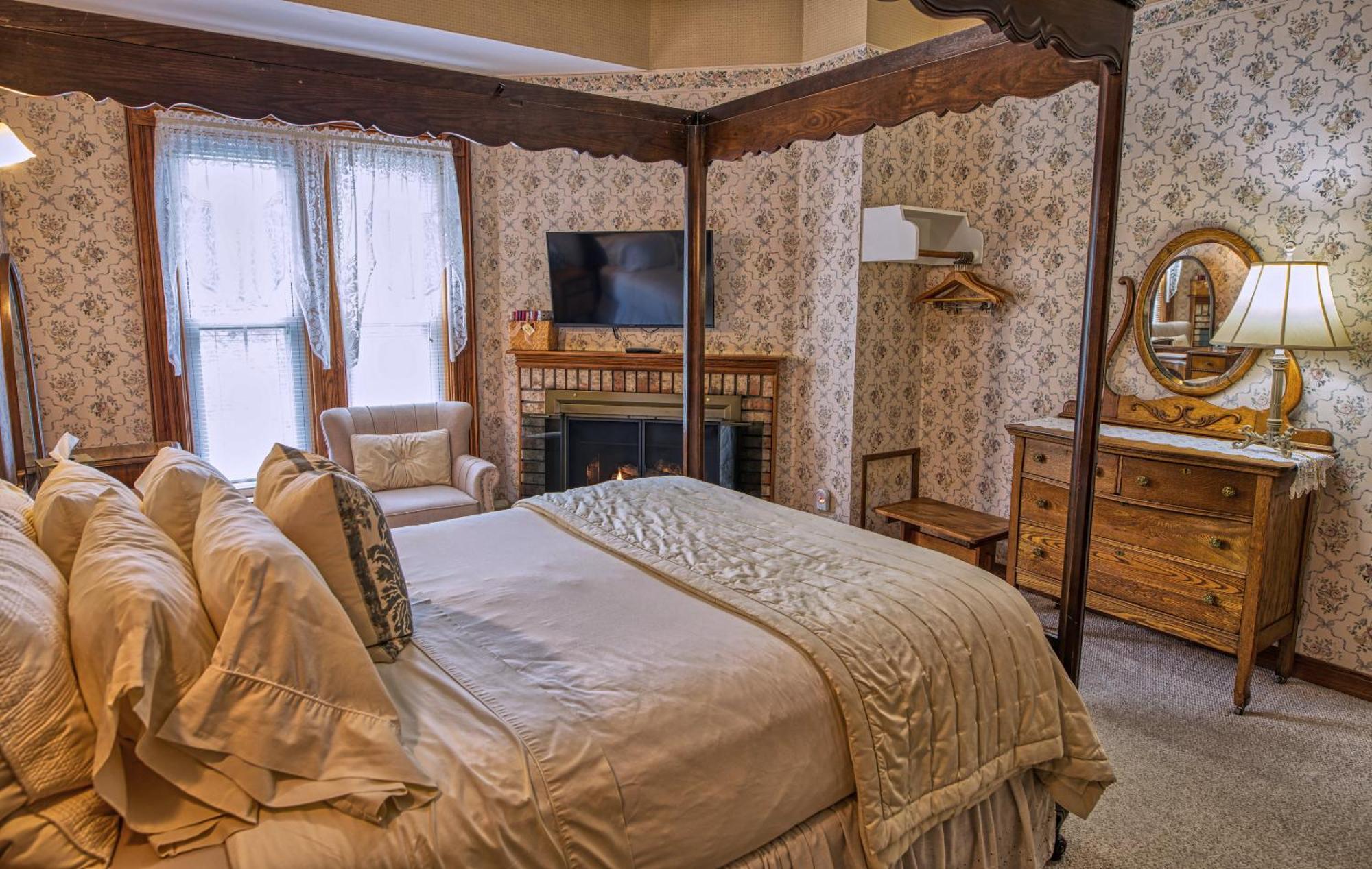 Rockwell Falls Inn And Wine Bar Lake Luzerne Chambre photo