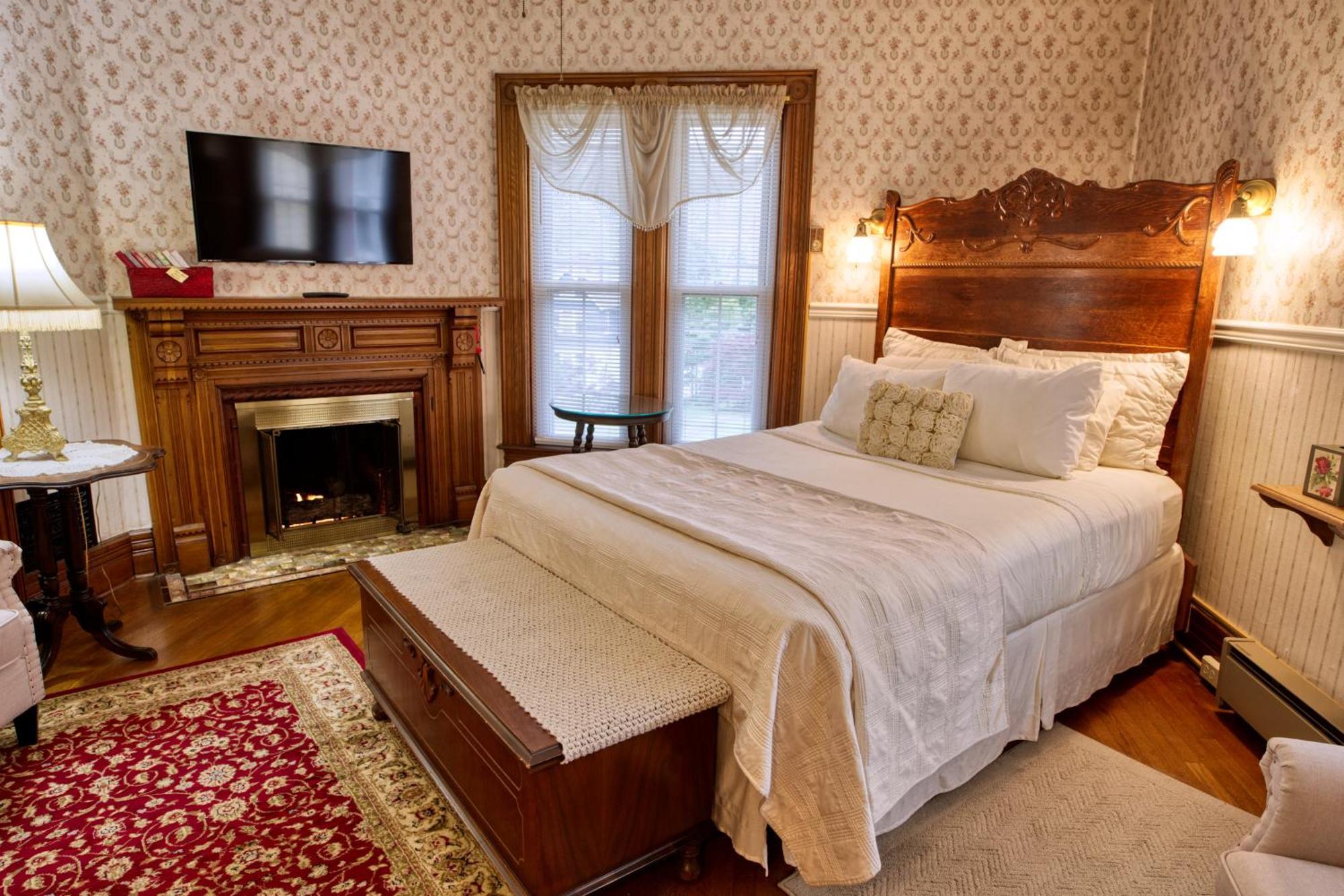 Rockwell Falls Inn And Wine Bar Lake Luzerne Chambre photo