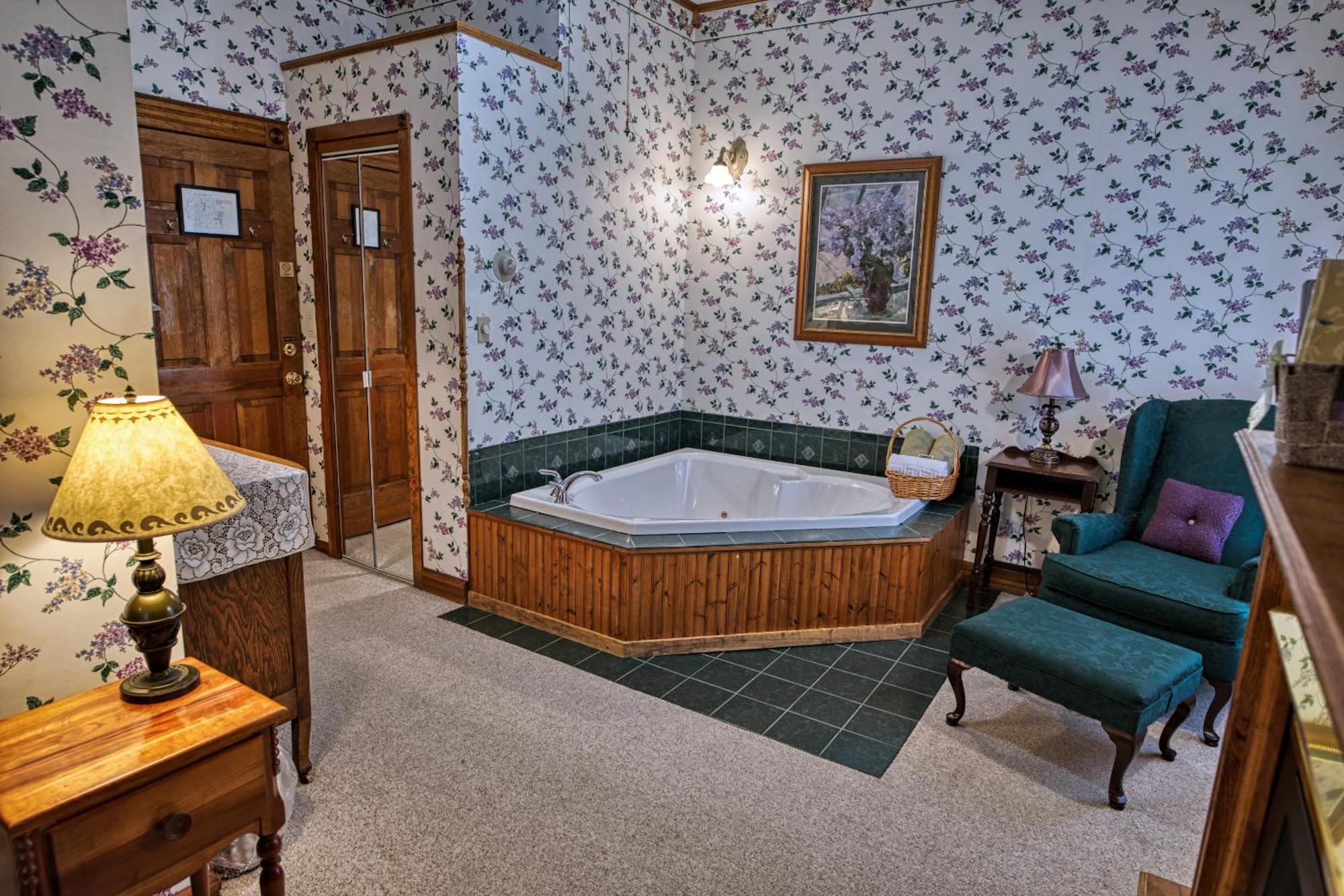 Rockwell Falls Inn And Wine Bar Lake Luzerne Chambre photo