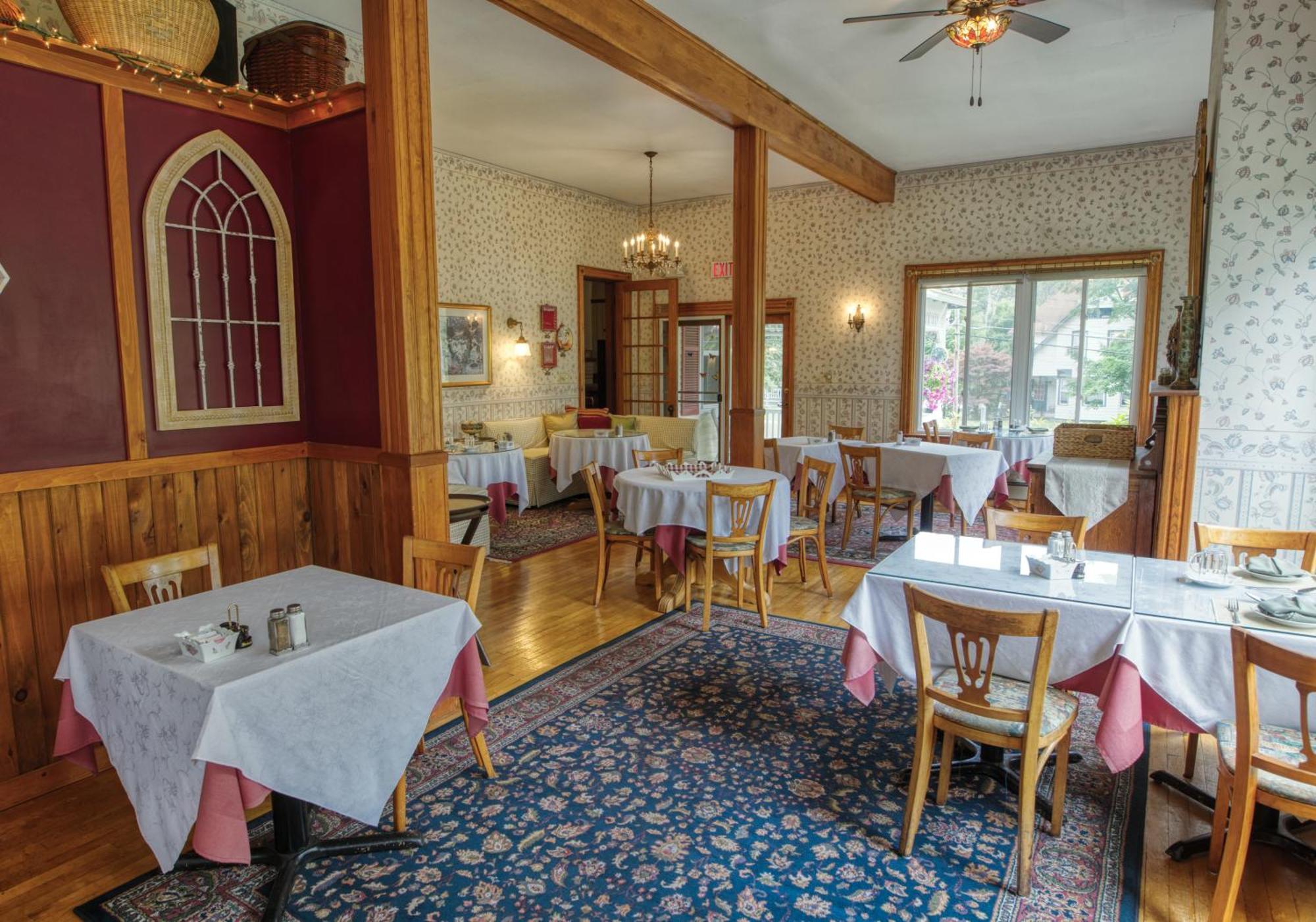 Rockwell Falls Inn And Wine Bar Lake Luzerne Extérieur photo