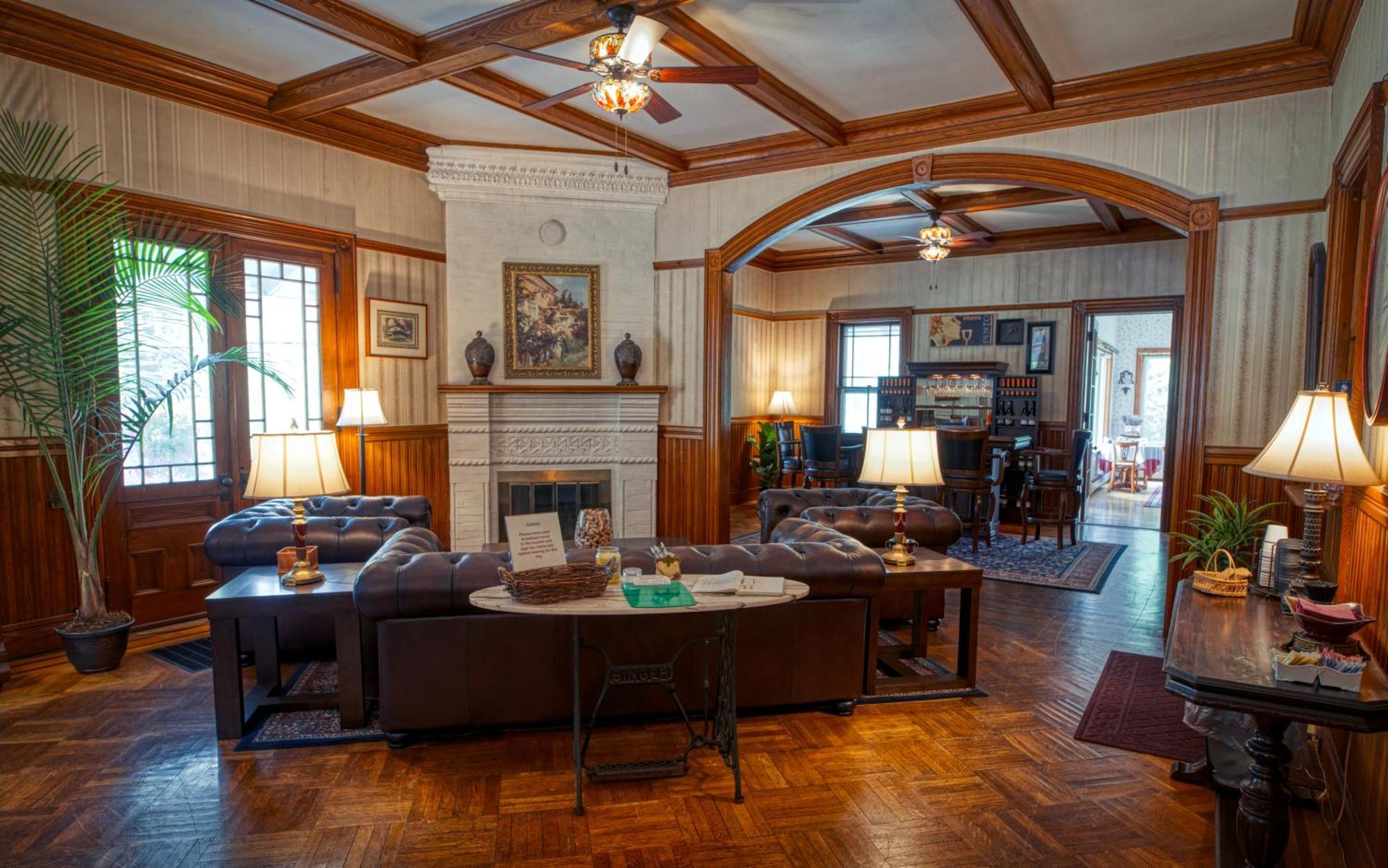 Rockwell Falls Inn And Wine Bar Lake Luzerne Extérieur photo