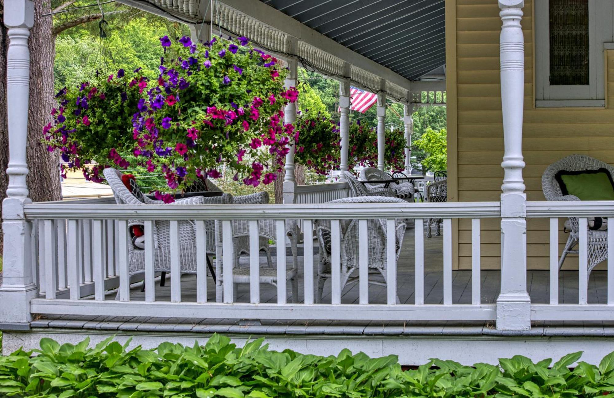 Rockwell Falls Inn And Wine Bar Lake Luzerne Extérieur photo