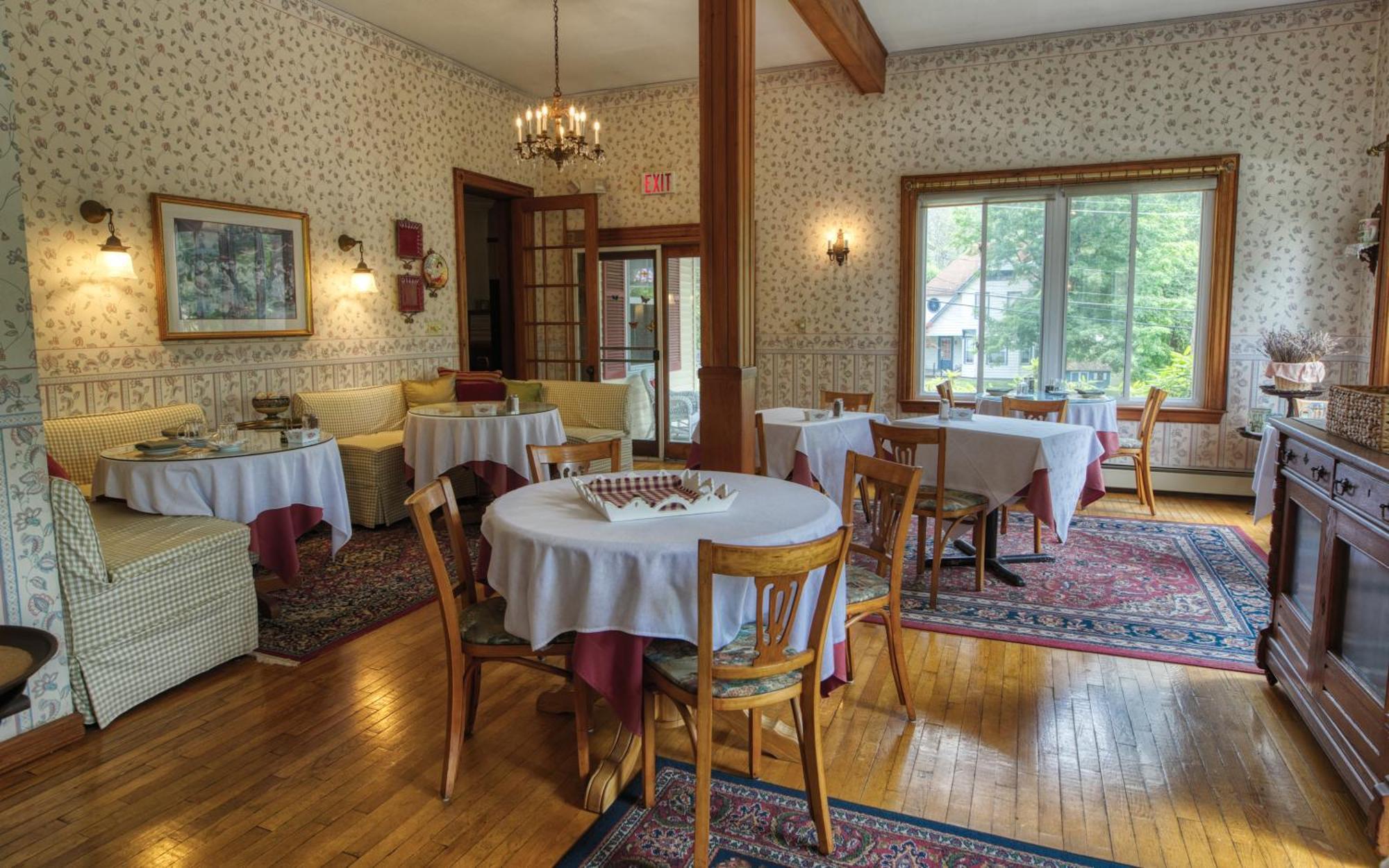 Rockwell Falls Inn And Wine Bar Lake Luzerne Extérieur photo