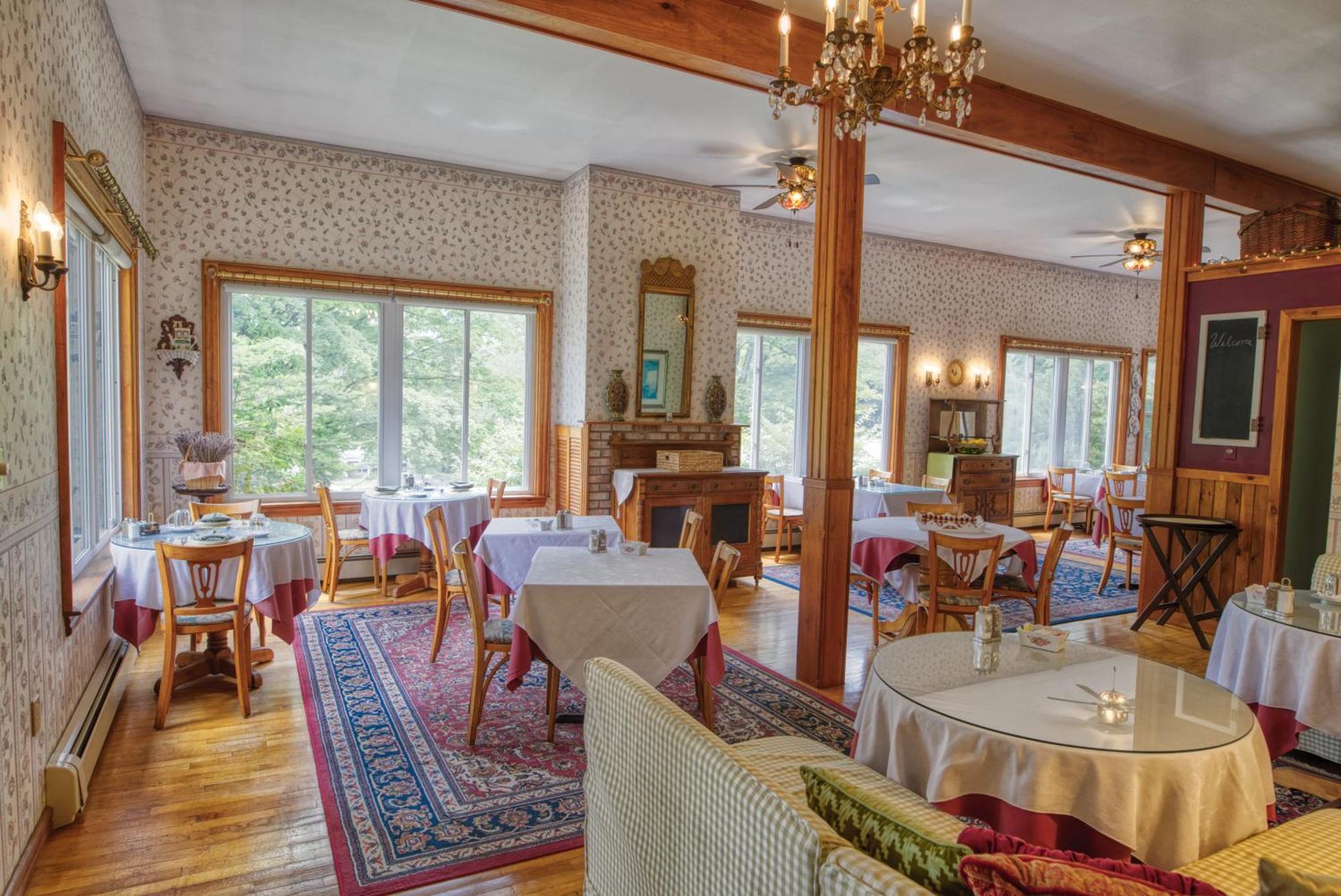 Rockwell Falls Inn And Wine Bar Lake Luzerne Extérieur photo