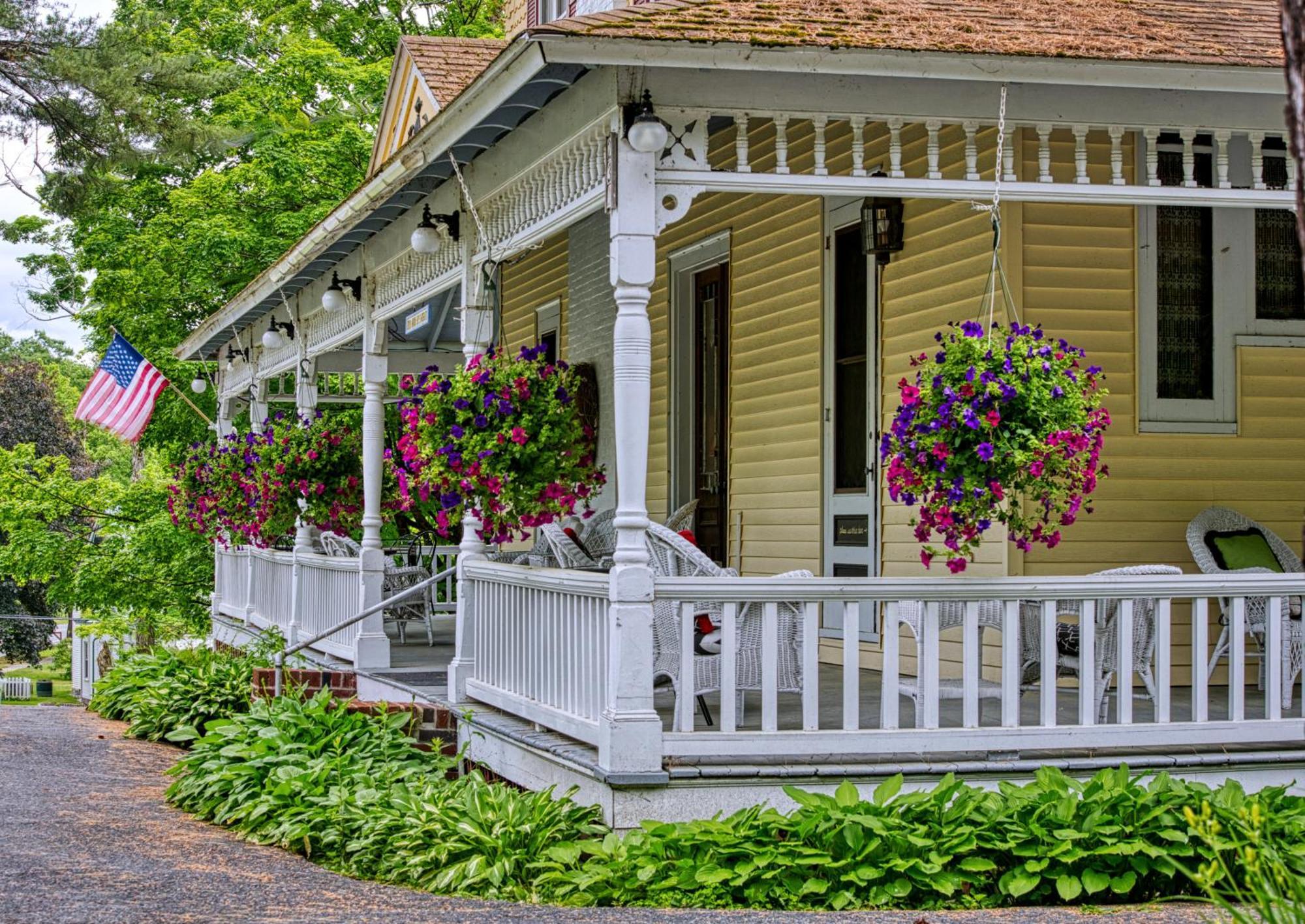 Rockwell Falls Inn And Wine Bar Lake Luzerne Extérieur photo